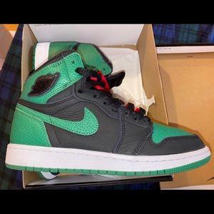 SOLD Retro Jordan 1s ‘ pine green’